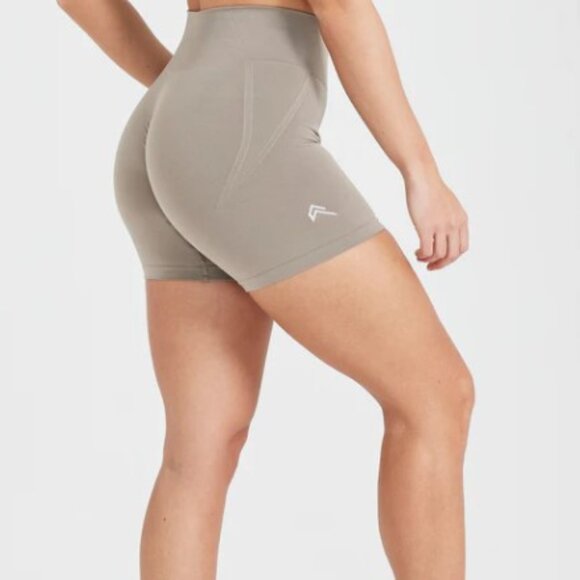Effortless Seamless Shorts - Picture 3 of 10